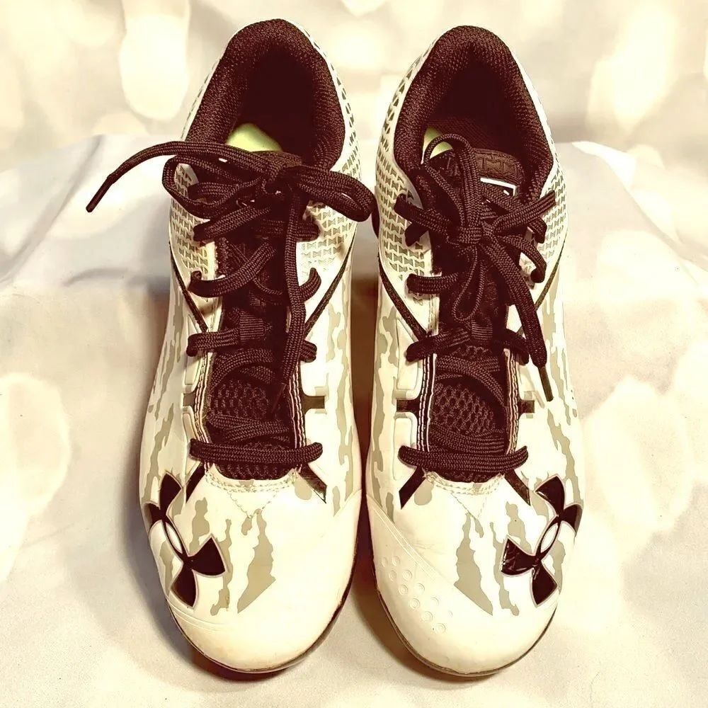 UNDER ARMOUR CLEATS - Picture 4 of 8